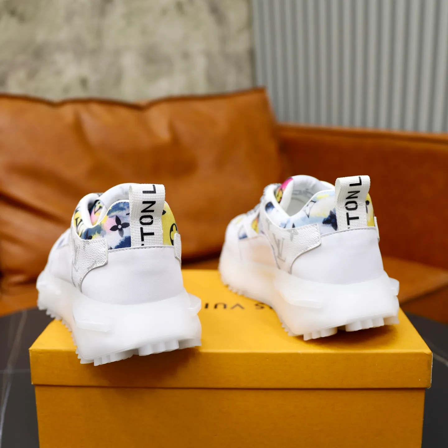 Ex-factory price: 462💰🙅‍♂️🙅‍♂️🙅‍♂️ Brand: LV Louis Vuitton Standard code: 38-44 (45 customized) Grade: Same as the official website Material: Original material splicing Comfortable and breathable lining Lightweight and wear-resistant sports outsole Style category: Men's fashionable casual shoes Running sneakers Distinguished luxury brand elements Top luxury Color: actual picture color
